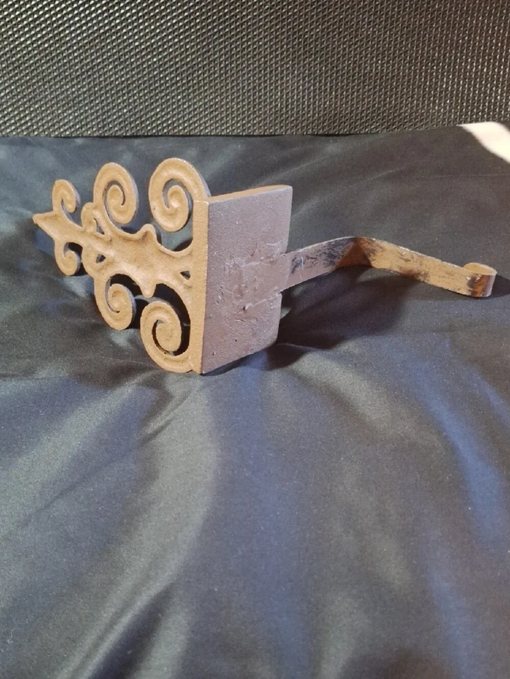Rustic Scroll Iron Wall Hook - Brown Home Wall Decor